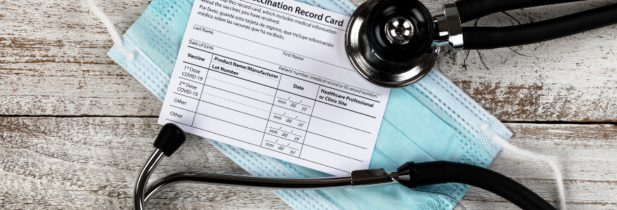 健康証明書とワクチン記録を準備