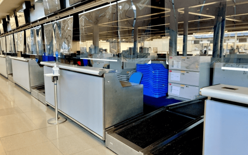 チェックインカウンターは、利用する航空会社によって「北」と「南」に分かれています